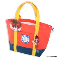 「ラブライス ランチトートバッグ」に「ラブライス 缶バッジ」と「ラブライス アクリルキーホルダー」をつけたイメージ。