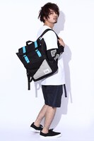 「銀魂」坂田銀時モデルのコラボレーションリュック使用イメージ。