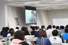 長崎尚志による講座「本気でマンガ原作者を目指してみないか？」の様子。