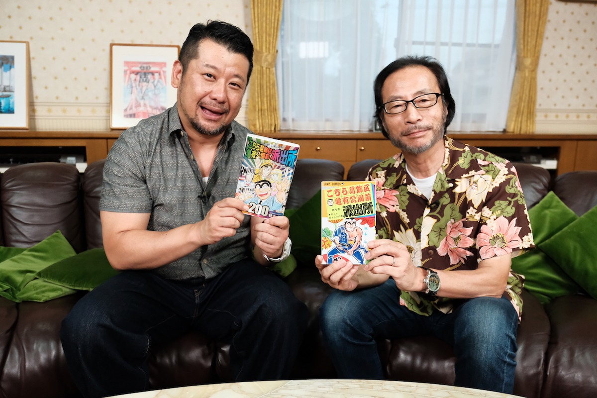 「週刊少年ジャンプ展VOL1開催記念 漫道コバヤシ 秋本治SP」より。左からケンドーコバヤシ、秋本治。