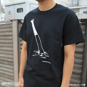 「究極超人あ～る 粉砕バットセット」より、Tシャツの着用例。