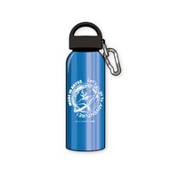 「メイドインアビス」アウトドアセットに含まれるカラビナ付きアルミボトル。