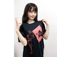 上坂すみれ×キン肉マン× KINGLYMASKのトリプルコラボTシャツ。