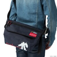 「Manhattan Portage×STRICT-Gコラボ ビンテージメッセンジャーM」のRX-78-2。