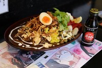 カレーは飲み物。秋葉原店で提供される「スーちゃんの南極セット」。