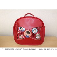 蝶ネクタイ型の透明カバーが付けられているので、痛バッグとしても使用可能だ。