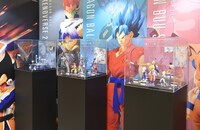 会場に展示されたフィギュア。