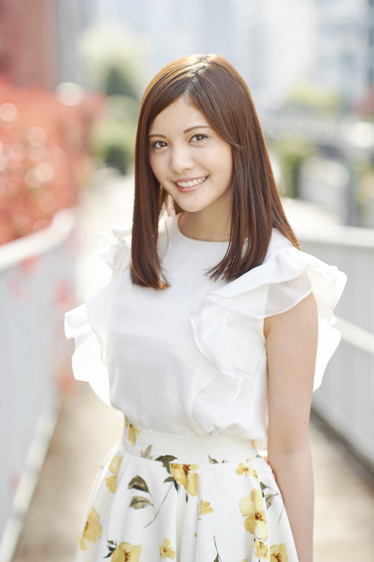朋子役の美沙玲奈。