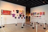 本会場では公式パンフレットなど一部のグッズを販売、多くは杜のイベントホールで販売される。