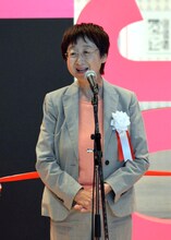 「荒木飛呂彦原画展 ジョジョ展 in S市杜王町 2017」オープニングセレモニーで挨拶を行う奥山恵美子仙台市長。