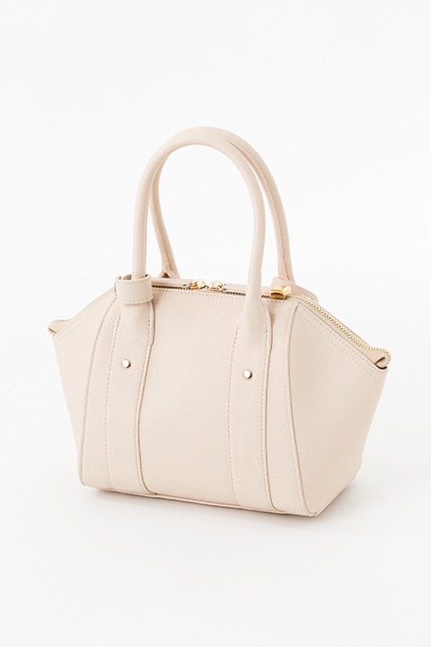 秋組モデルのバッグ。