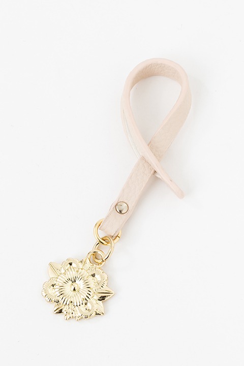 秋組モデルのバッグ。