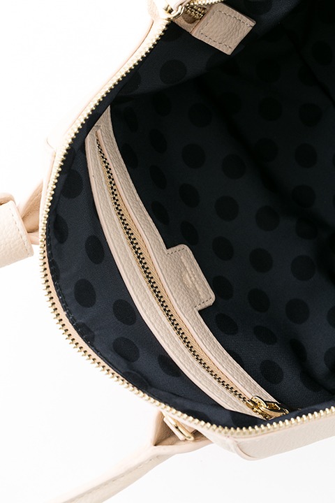 秋組モデルのバッグ。