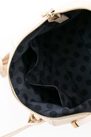 秋組モデルのバッグ。