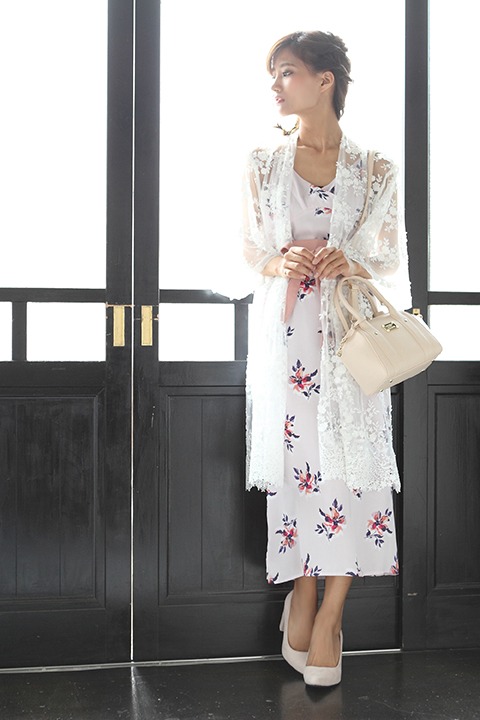 秋組モデルのバッグの使用イメージ。