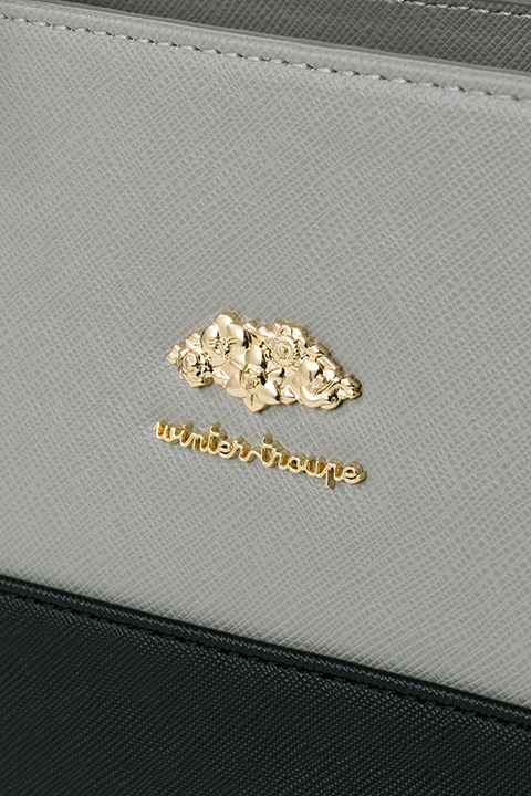 冬組モデルのバッグ。