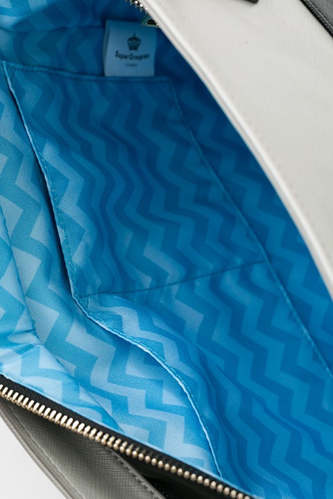 冬組モデルのバッグ。