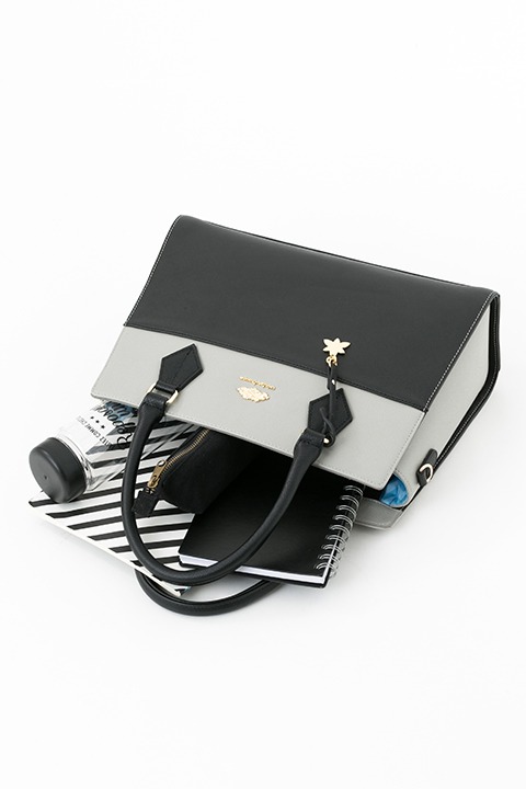 冬組モデルのバッグ。