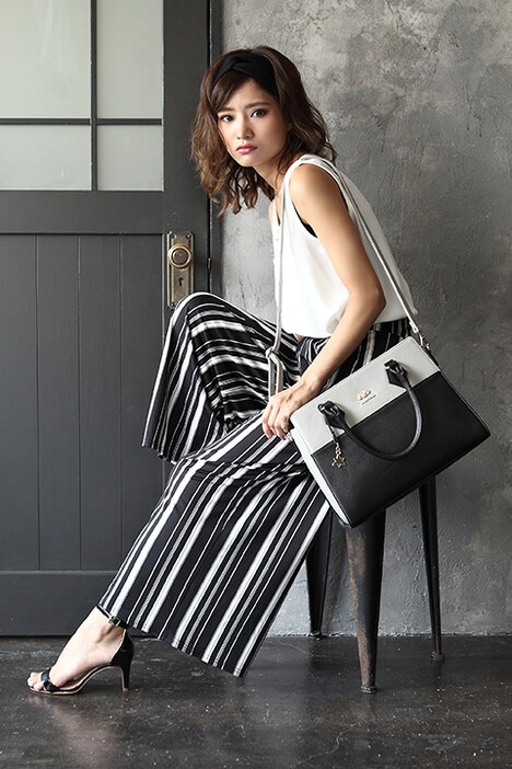 冬組モデルのバッグの使用イメージ。