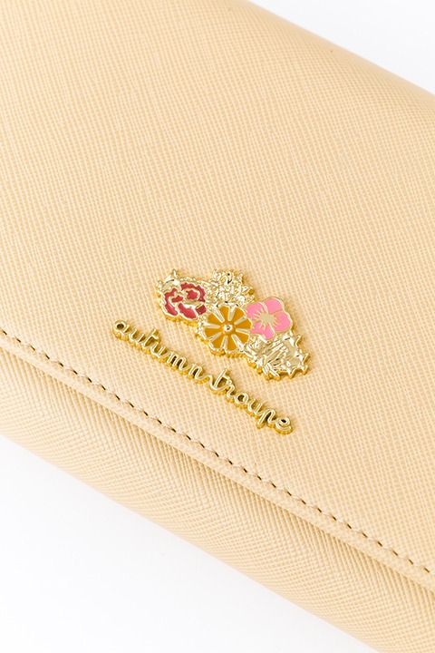 摂津万里モデルの長財布。