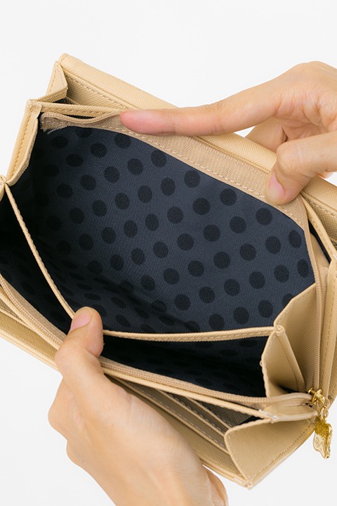 摂津万里モデルの長財布。