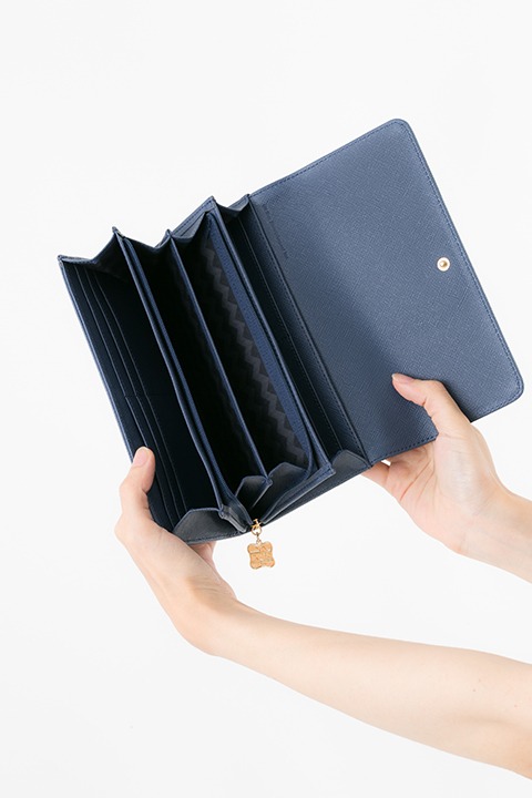 御影密モデルの長財布。