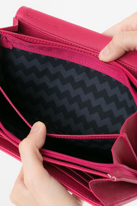 有栖川誉モデルの長財布。