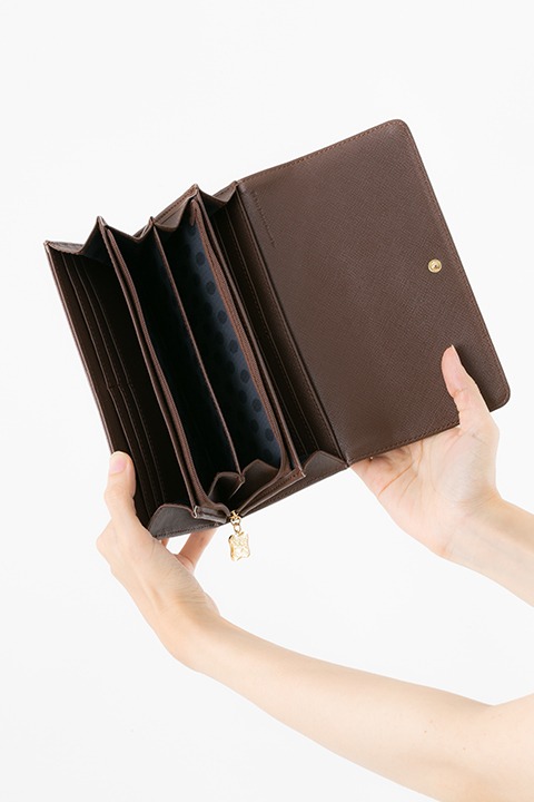 伏見臣モデルの長財布。