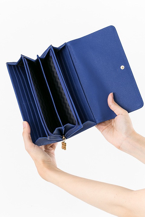 月岡紬モデルの長財布。
