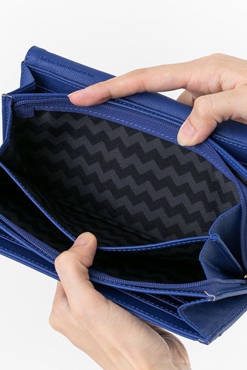 月岡紬モデルの長財布。