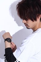 「ドラゴンボール モデル クロノグラフ 腕時計」着用例。