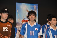 岬太郎役の鐘ヶ江洸。