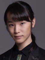 岸神小鞠役の天羽尚吾。