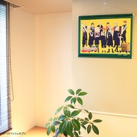 「アイドリッシュセブン×ヴィレッジヴァンガード A2サイズタペストリー」の使用イメージ。