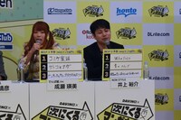 「Webマンガ部門」の大賞を予想する成瀬と井上。