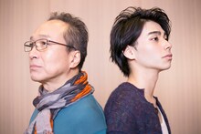 左から犬屋敷壱郎役の小日向文世、獅子神皓役の村上虹郎。