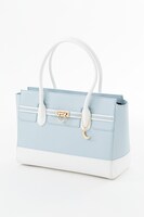 MooNsモデルのバッグ。