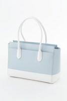 MooNsモデルのバッグ。