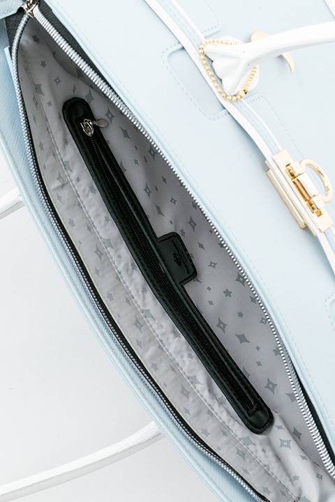 MooNsモデルのバッグ。