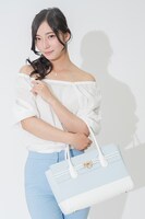 MooNsモデルのバッグの使用イメージ。