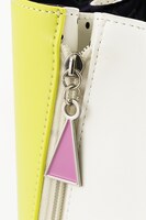 THRIVEモデルのバッグ。