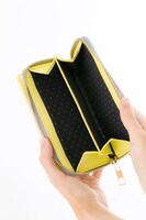 THRIVEモデルの財布。