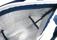 会場で販売されるランチトート。