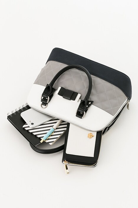 キタコレモデルのバッグの使用イメージ。