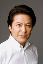 市川役を演じる鹿賀丈史。