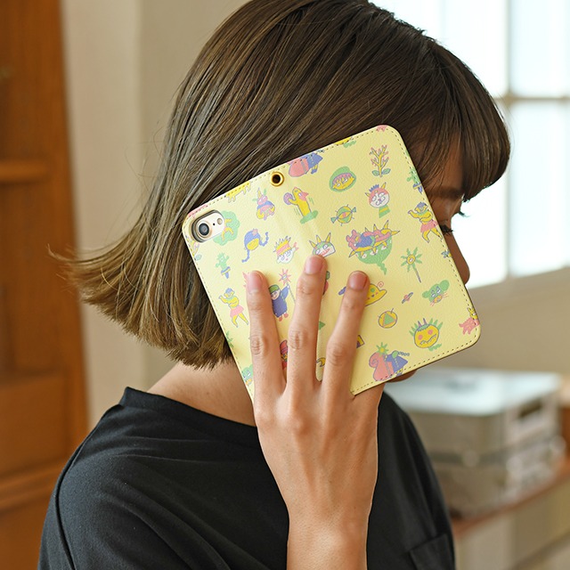 BOOK iPhoneケースの使用イメージ。