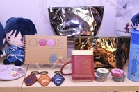 サンリオがデザインとプロデュースを務めた「鋼の錬金術師」のグッズ。