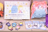 サンリオがデザインとプロデュースを務めた「鋼の錬金術師」のグッズ。