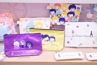 サンリオがデザインとプロデュースを務めた「鋼の錬金術師」のグッズ。