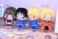 サンリオがデザインとプロデュースを務めた「鋼の錬金術師」のグッズ。